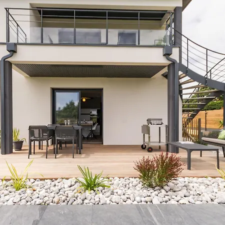 Avec Piscine Chauffee, Spa, Proche Et Commerces, Jardin Privatif Et - Fr-1-306-1207