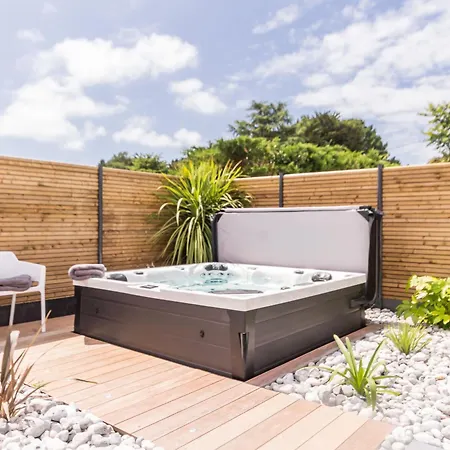 Avec Piscine Chauffee, Spa, Proche Et Commerces, Jardin Privatif Et - Fr-1-306-1207 Holiday home Prefailles