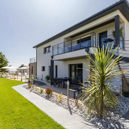 Avec Piscine Chauffee, Spa, Proche Et Commerces, Jardin Privatif Et - Fr-1-306-1207 بيت للعطل Préfailles