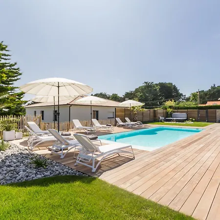 Avec Piscine Chauffee, Spa, Proche Et Commerces, Jardin Privatif Et - Fr-1-306-1207 * Prefailles